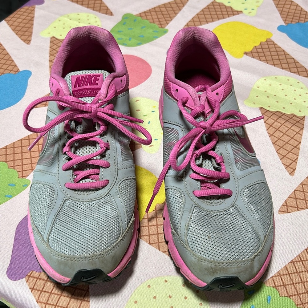 Women’s Nike air relentless size 8.5